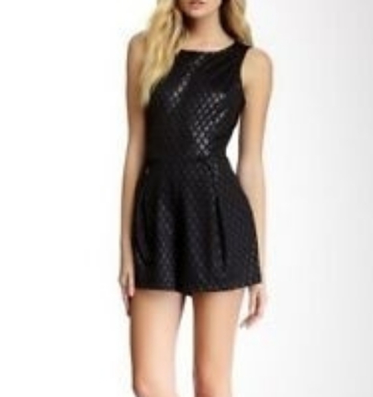 Everleigh Black Sleeveless Romper NWT - Picture 1 of 11